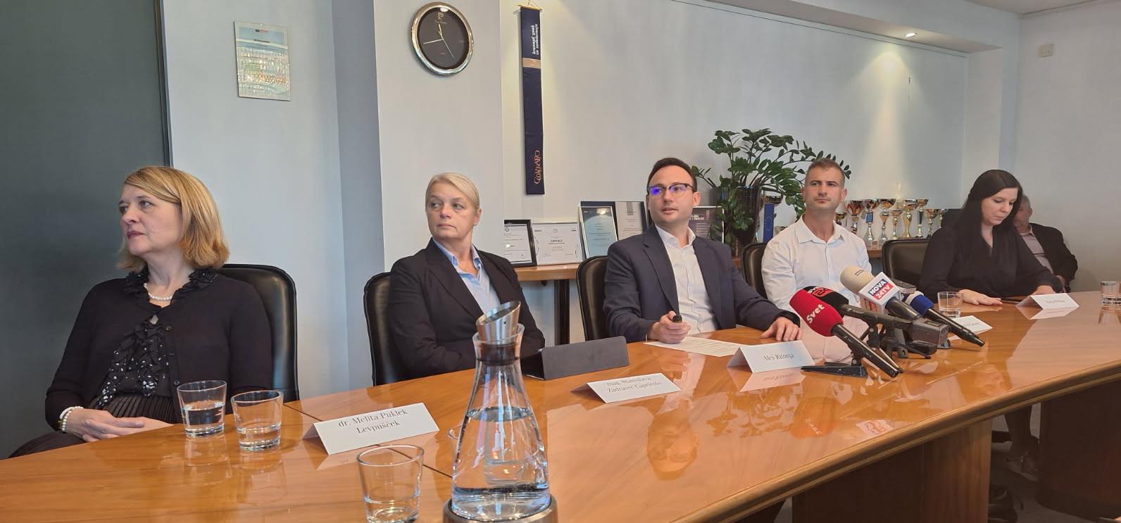 Spletnih prevar je vsako leto več, letos so zahtevale že 28 milijonov evrov