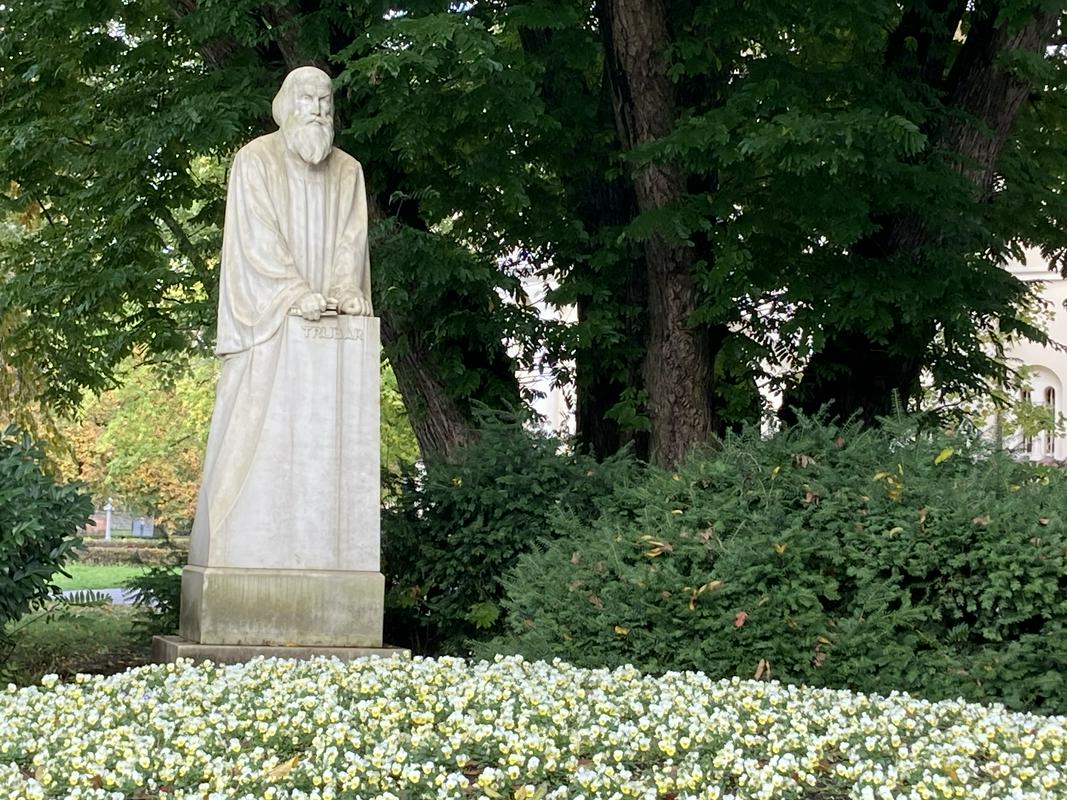 "Trubar je tisti genialni posameznik, ki je omogočil, da je slovenščina zaživela kot knjižni jezik"