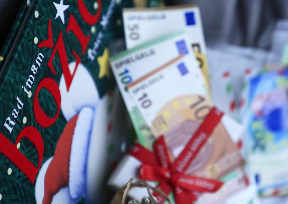 Pred poslanci zakon o božičnici in optimizacija določenih postopkov, povezanih z dolgotrajno oskrbo