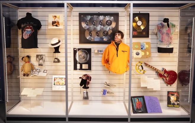 Na dražbi več kot 150 predmetov glasbene skupine Oasis