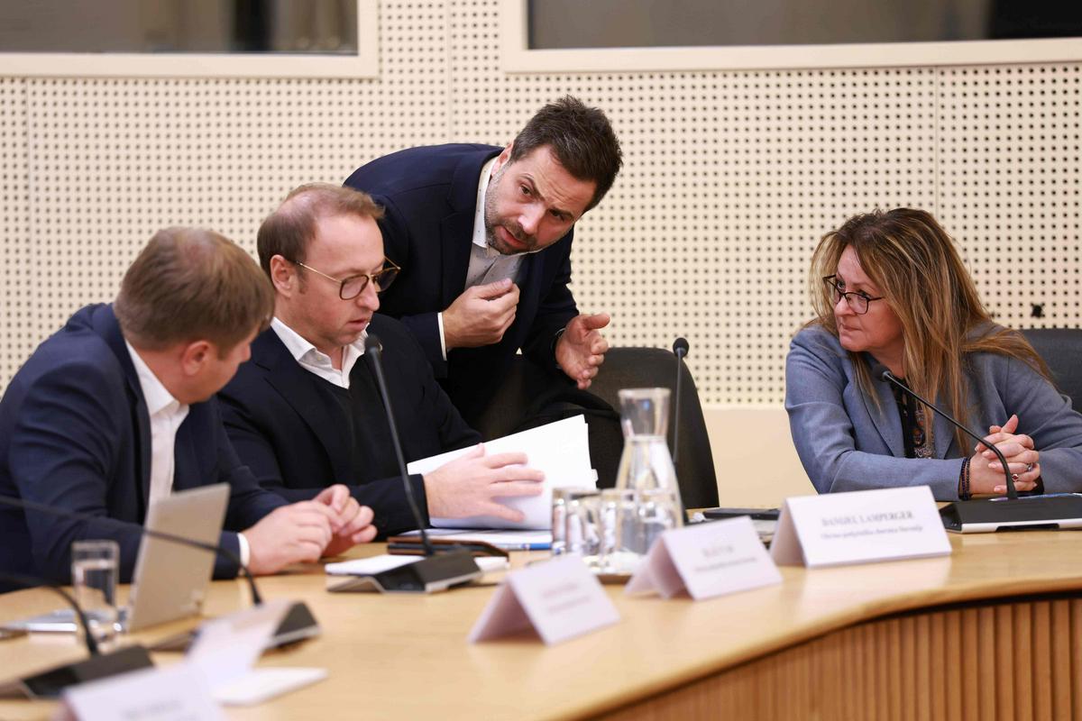 Delodajaci se izredne seje ESS-ja o božičnici niso udeležili. Vztrajajo, da naj bo prostovoljna.