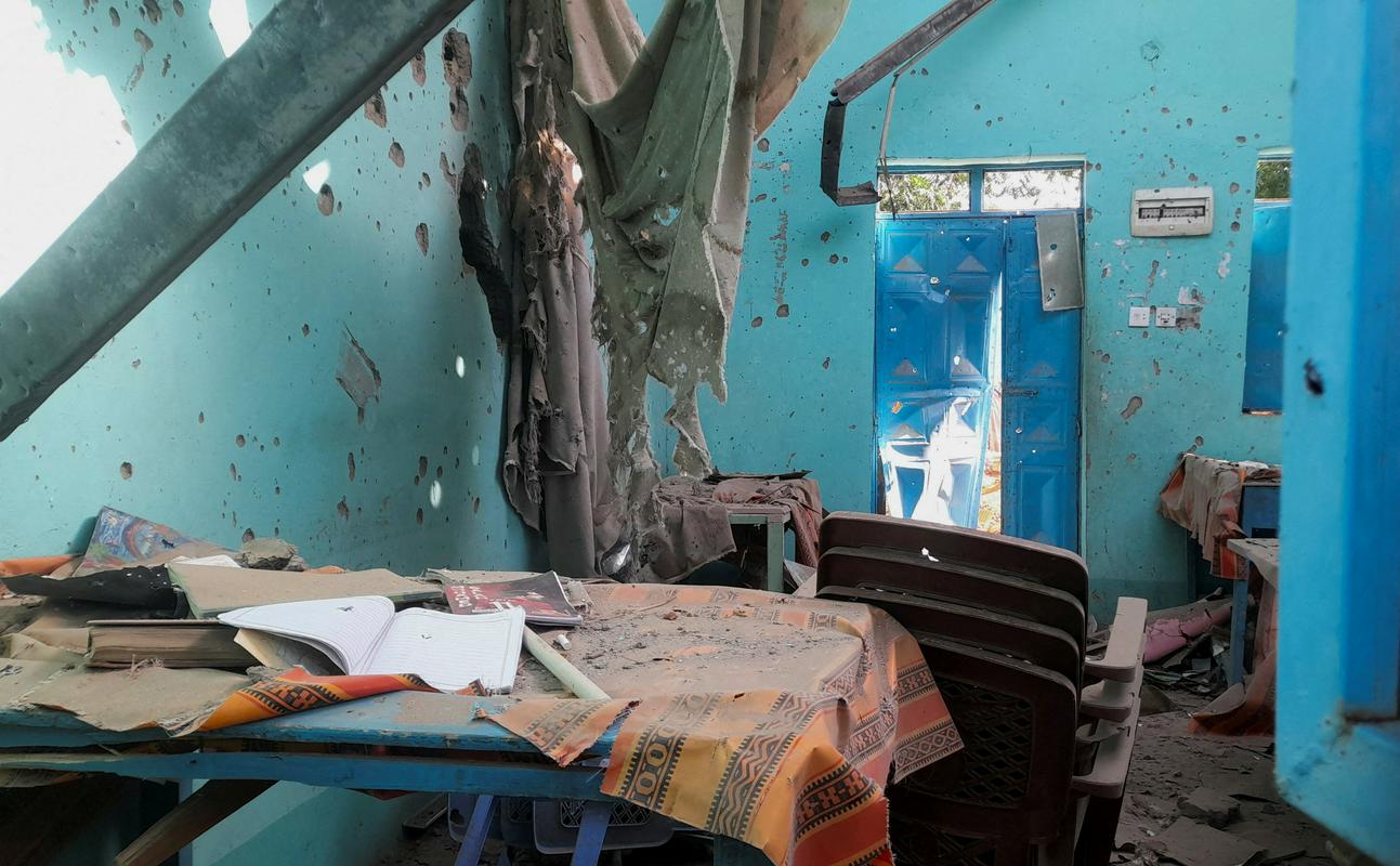 Sudanska vojska potrdila umik iz mesta El Fašer. Obtožbe, da je RSF ubil več kot 2000 civilistov.