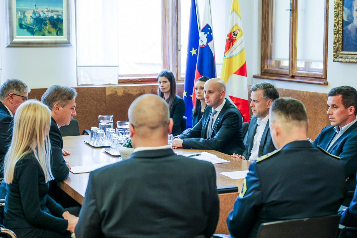 Katere "radikalne" ukrepe je pripravila vlada?