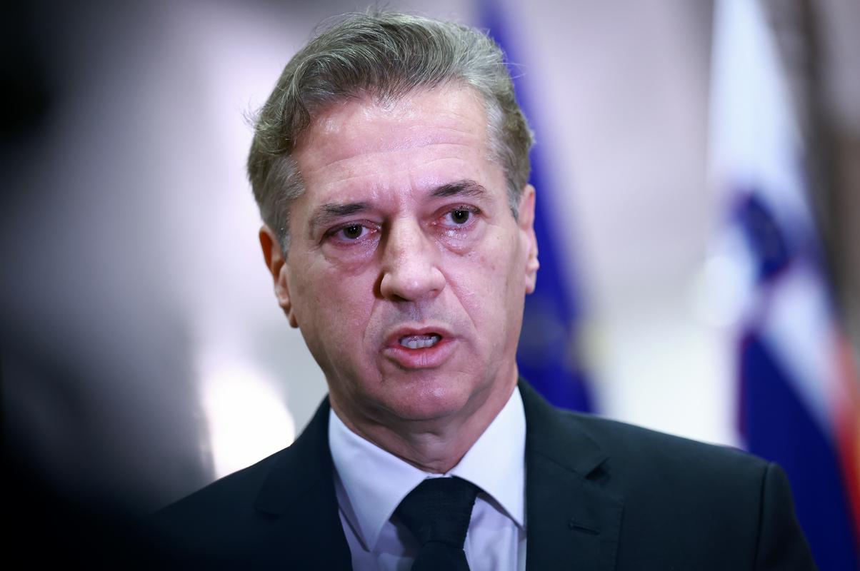 Opozicija kritična do premierja Goloba. Janša: Vlada se dela norca iz ljudi.