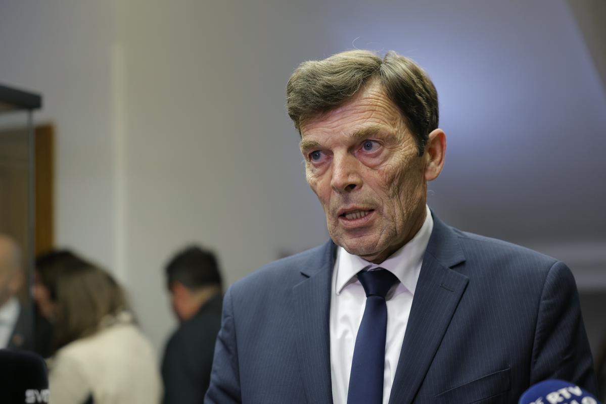 Ravnatelji srednjih šol JV Slovenije se bodo glede varnosti sešli s šolskim ministrom