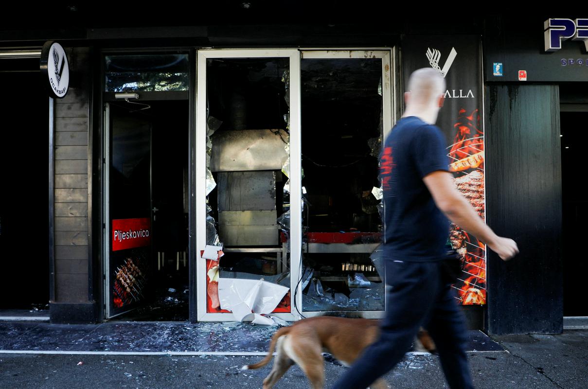 V Podgorici potekali protesti proti priseljencem. Varuh človekovih pravic svari pred rasizmom.