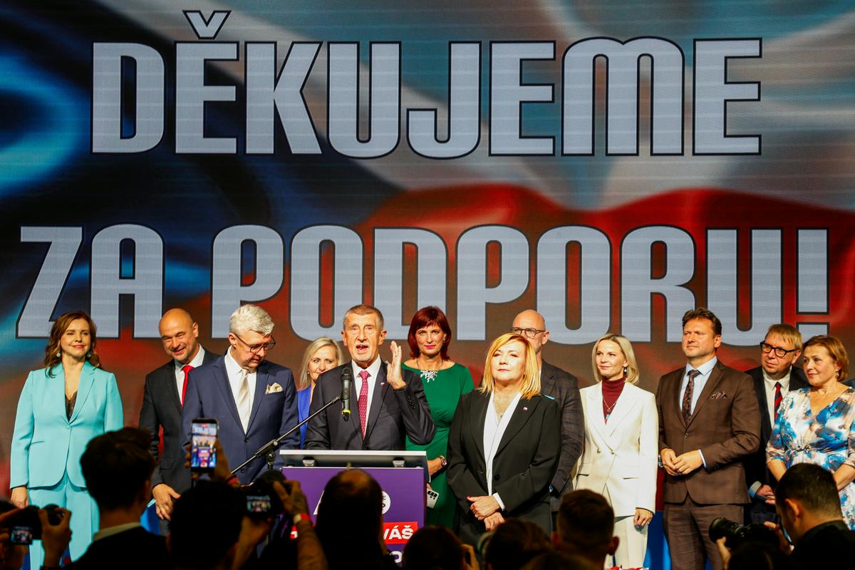 Na Češkem sestavili tričlansko vladno koalicijo, v vladi tudi Motoristi