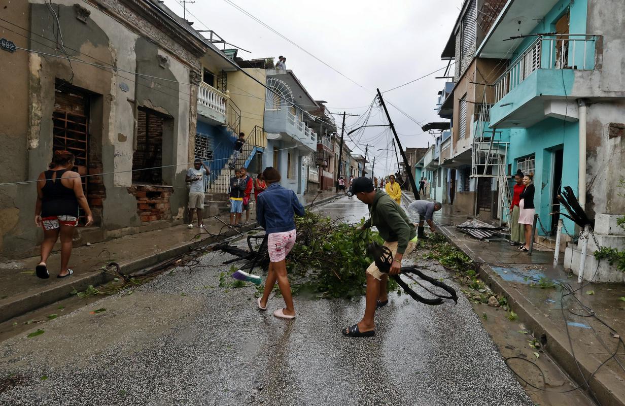 Zaradi orkana Melissa več deset mrtvih. Obsežno uničenje na Kubi, Haitiju in Jamajki.