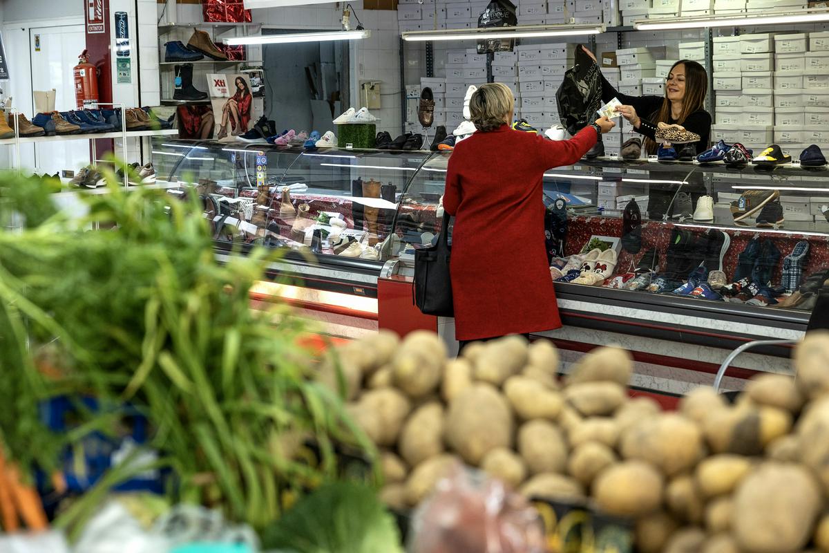 Inflacija v evrskem območju oktobra upadla na 2,1 odstotka