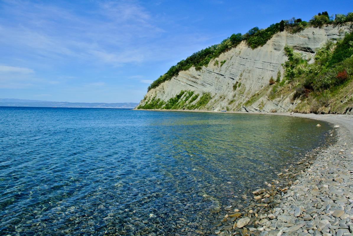 Obnovljena pešpot do Mesečevega zaliva, najlepše naravne plaže pri nas