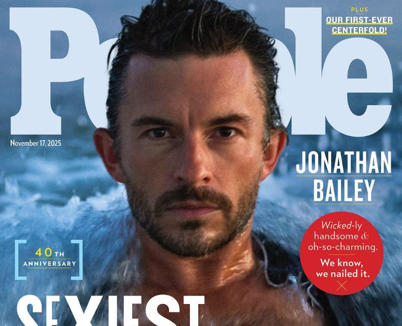 Najbolj seksi moški leta je - zvezdnik Bridgertona Jonathan Bailey