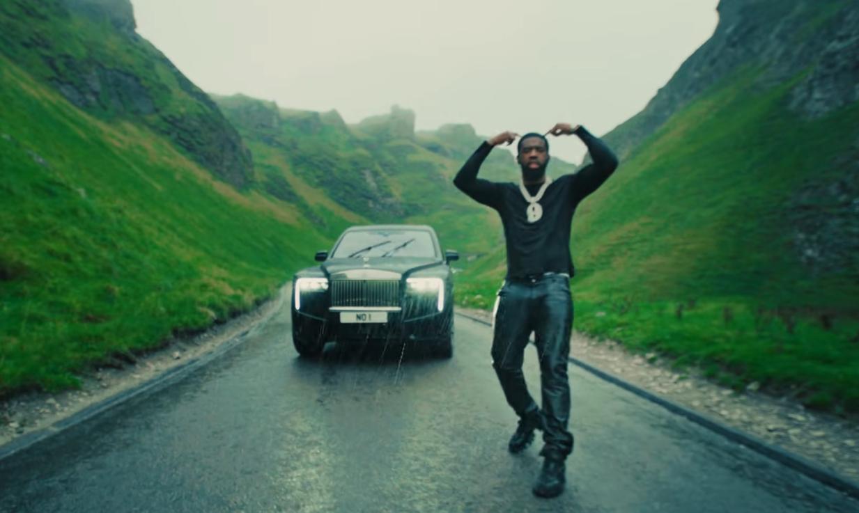 Raper za videospot zaprl znan prelaz – dokler snemanja ni prekinila policija