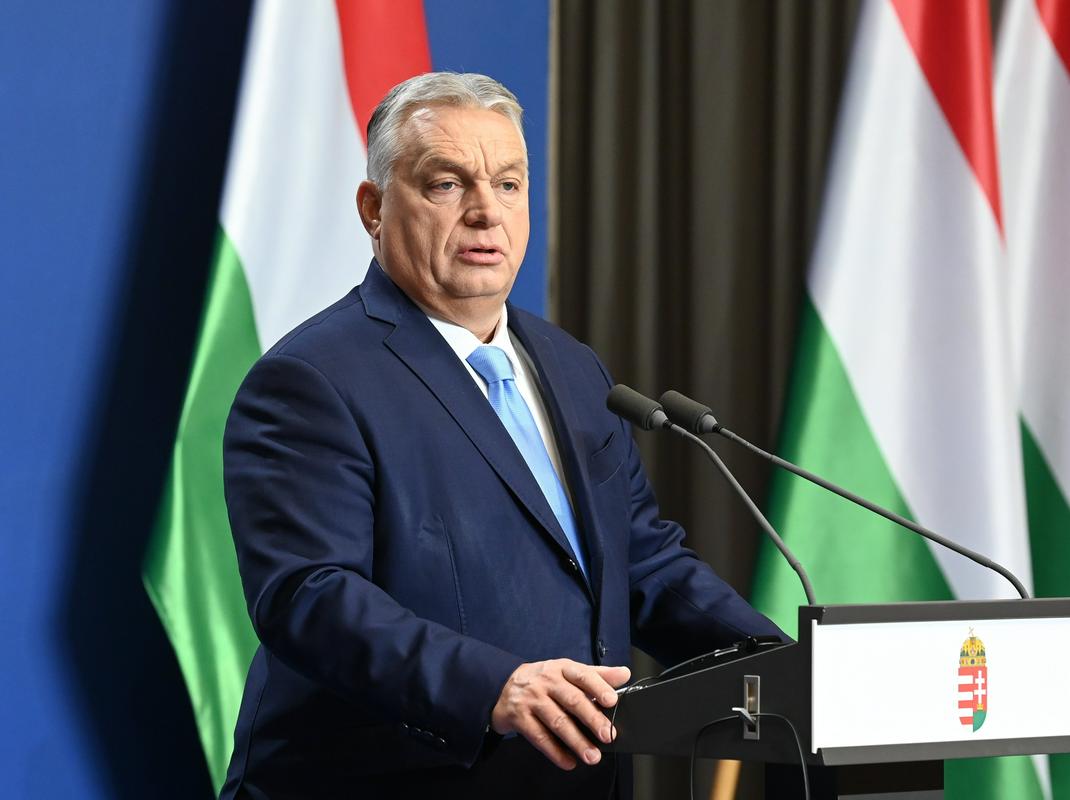 Medijska skupina, naklonjena Orbanu, kupila najbolj bran časopis na Madžarskem Blikk