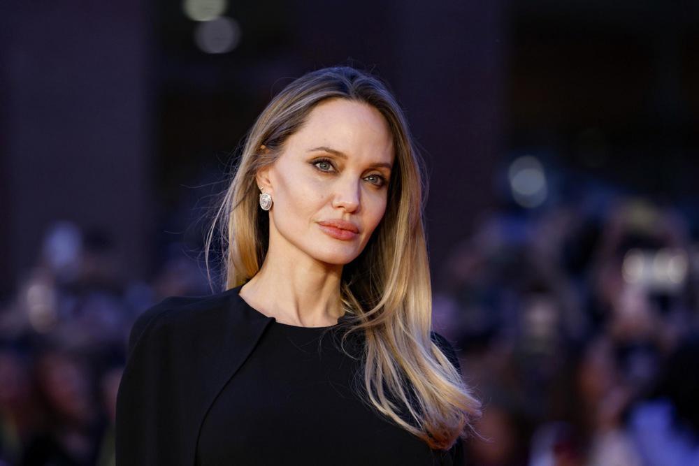 Šoferja Angeline Jolie naj bi med njenim obiskom Ukrajine vpoklicali v ukrajinsko vojsko