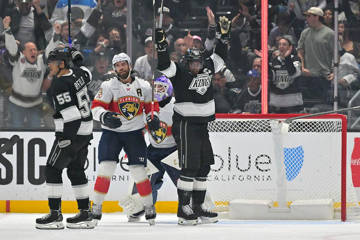 Kopitar zadel, a v Los Angelesu slavili branilci naslova