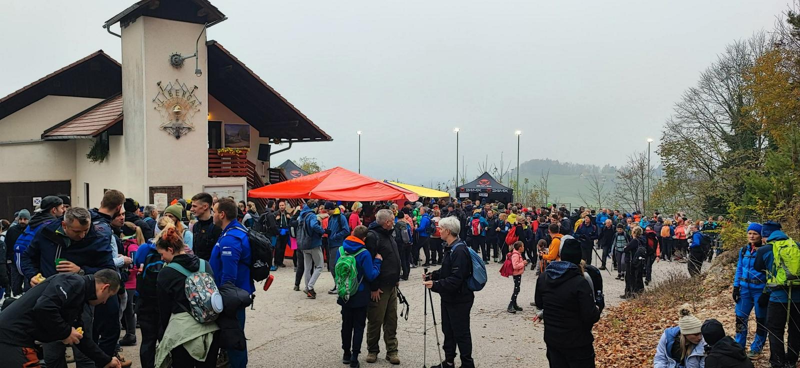 Pohodniki so se tradicionalno podali na Levstikovo pot od Litije do Čateža