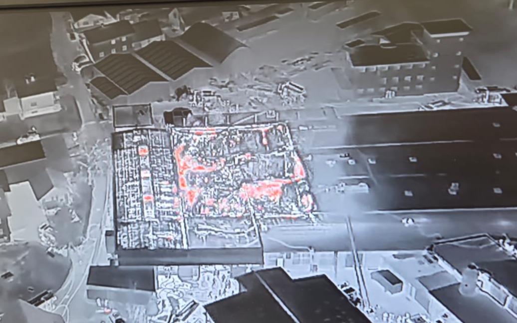 Pri Radomljah velik požar, ki so ga že omejili, prebivalci naj zaprejo okna