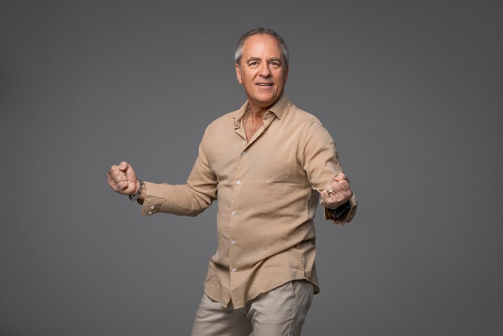 Vili Resnik za 30. obletnico samostojne kariere v Cvetličarni