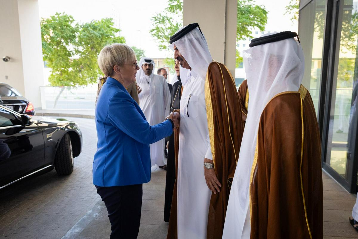 Pirc Musar v Katarju krepi gospodarske vezi. Slovenija si želi letalske povezave s Katarjem.