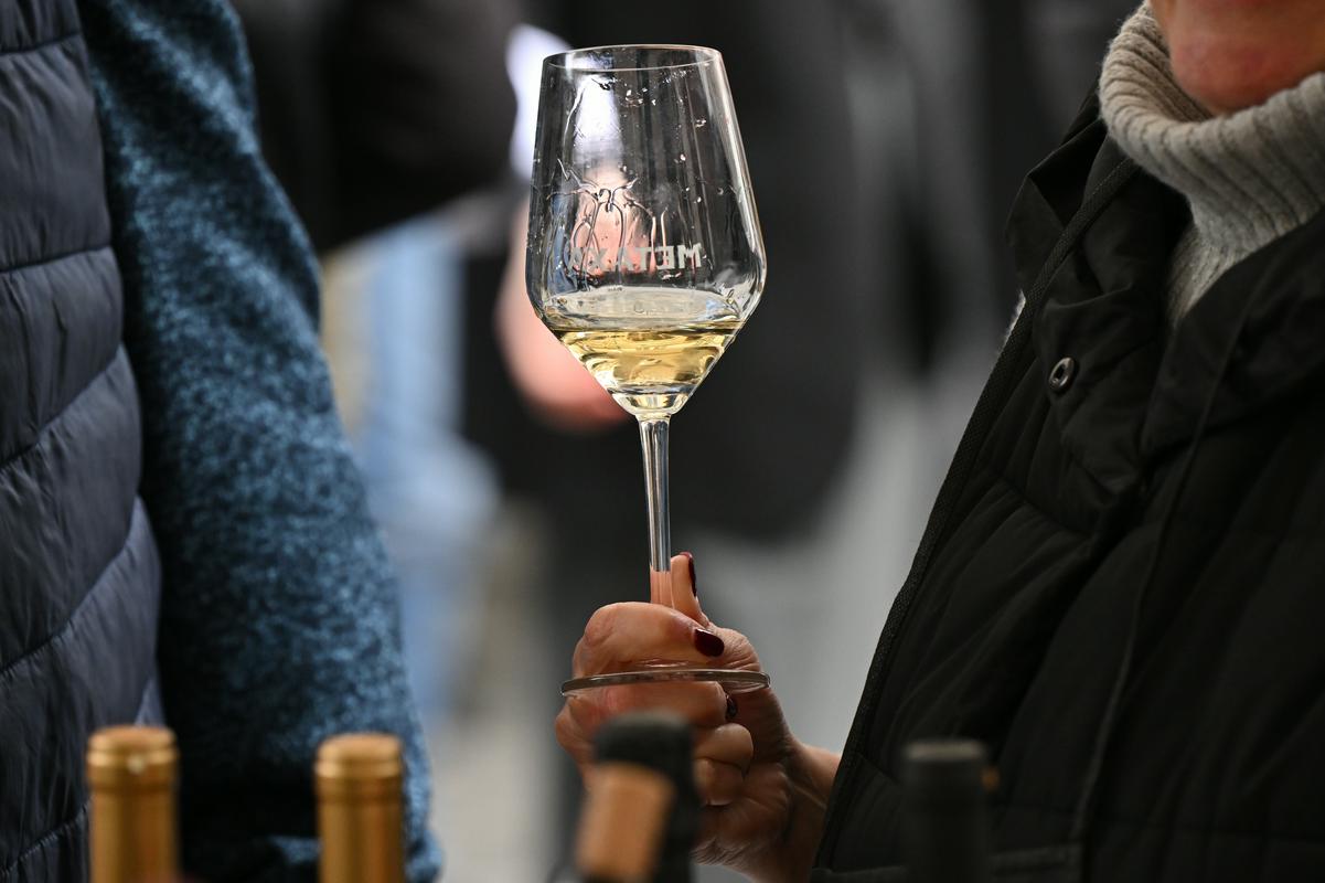 Martinovo praznovanje po Sloveniji: Mošt se spreminja v vino, na mizah pa gos in mlinci