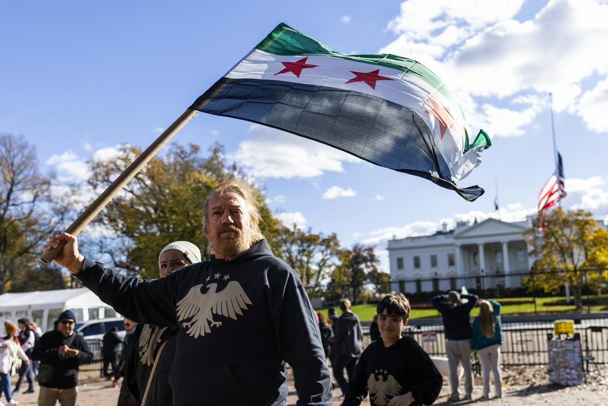 Al Šara v Beli hiši: "Sirija ni več varnostna grožnja, ampak geopolitični zaveznik"