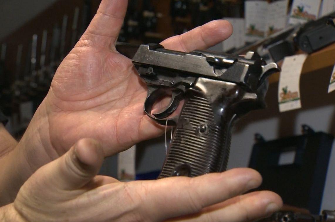 Stroka o predlogu za izročitev nezakonito pridobljenega orožja: "Gre za smiseln ukrep"