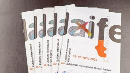 93 celovečernih in 39 kratkometražnih filmov za 36. Liffe, ki ga odpira Belo se pere na devetdeset