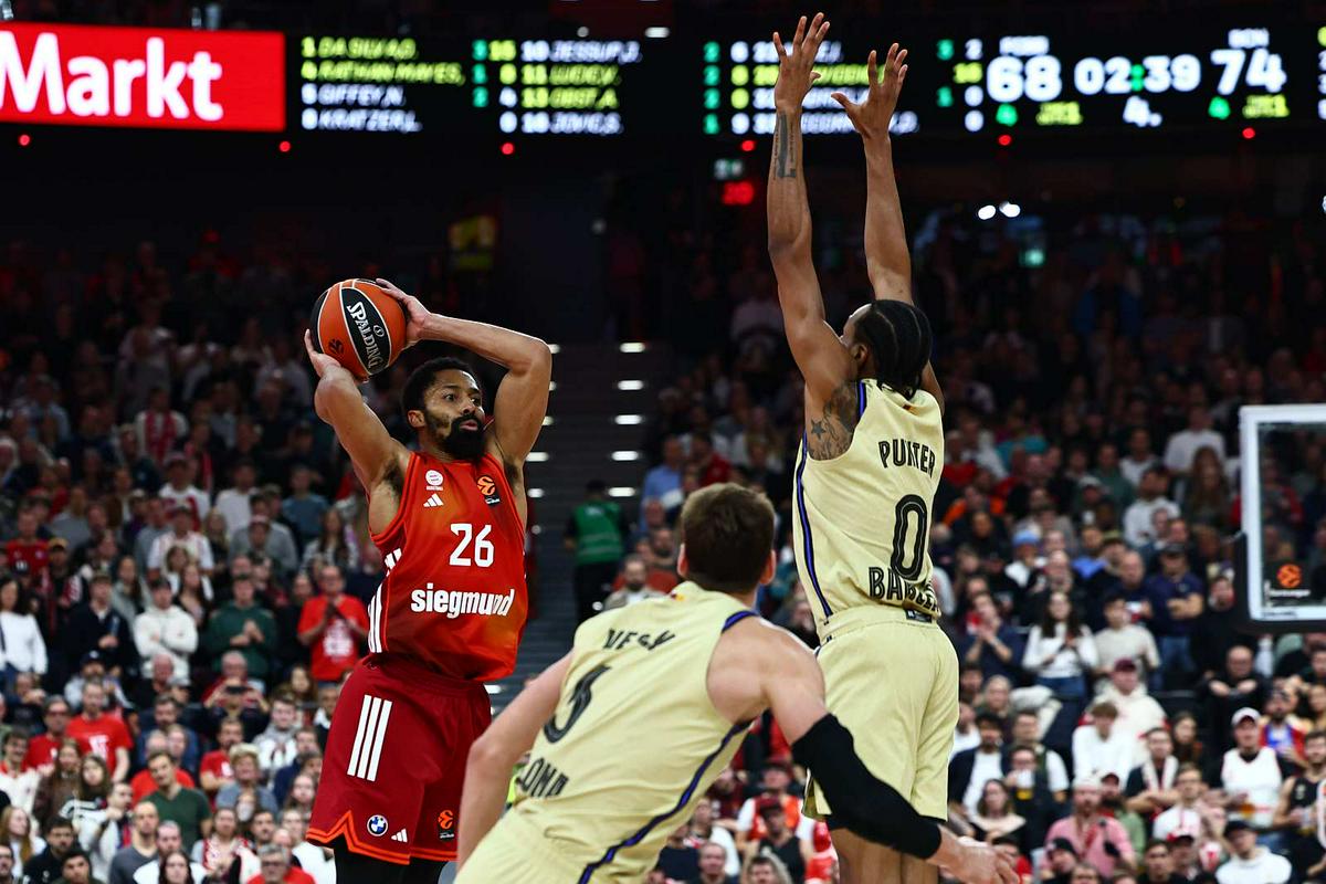 Barcelona za točko ugnala Bayern v gosteh