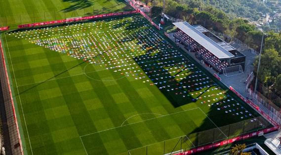 Navijač si lasti rekordno število dresov monaškega nogometnega kluba