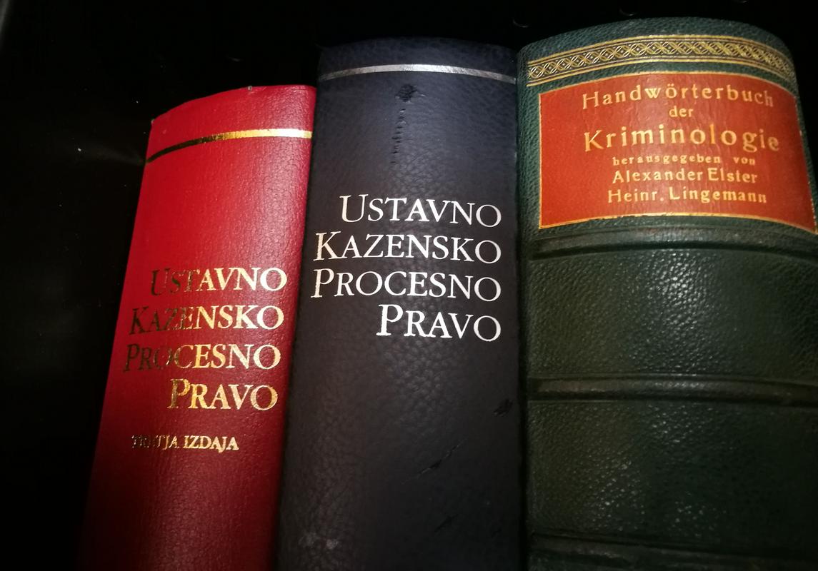 Profesorji kazenskega prava proti sprejetju Šutarjevemu zakonu v obstoječi obliki