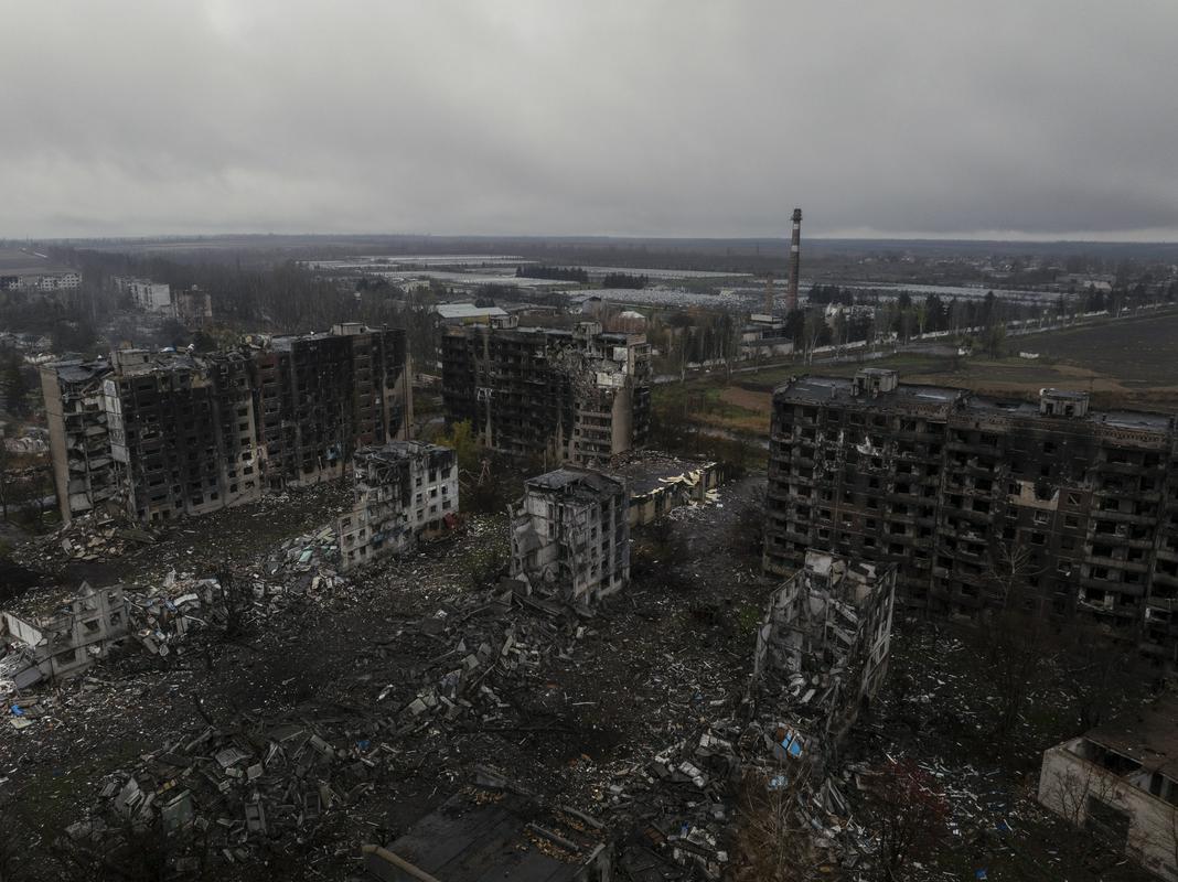 V ruskih napadih na območju Dnipra ubit najmanj en človek. O napadih poročajo tudi iz Rusije.