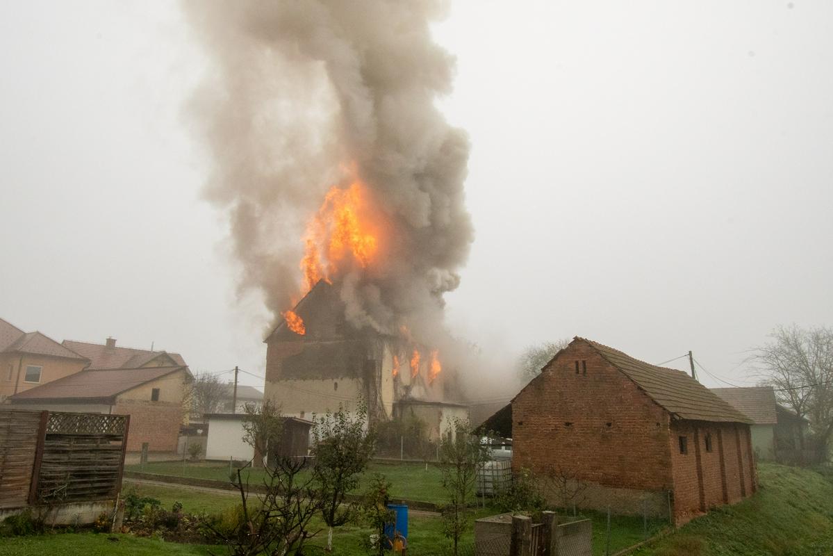23-letni domačin podtaknil požar v starem mlinu v Beltincih in končal v priporu
