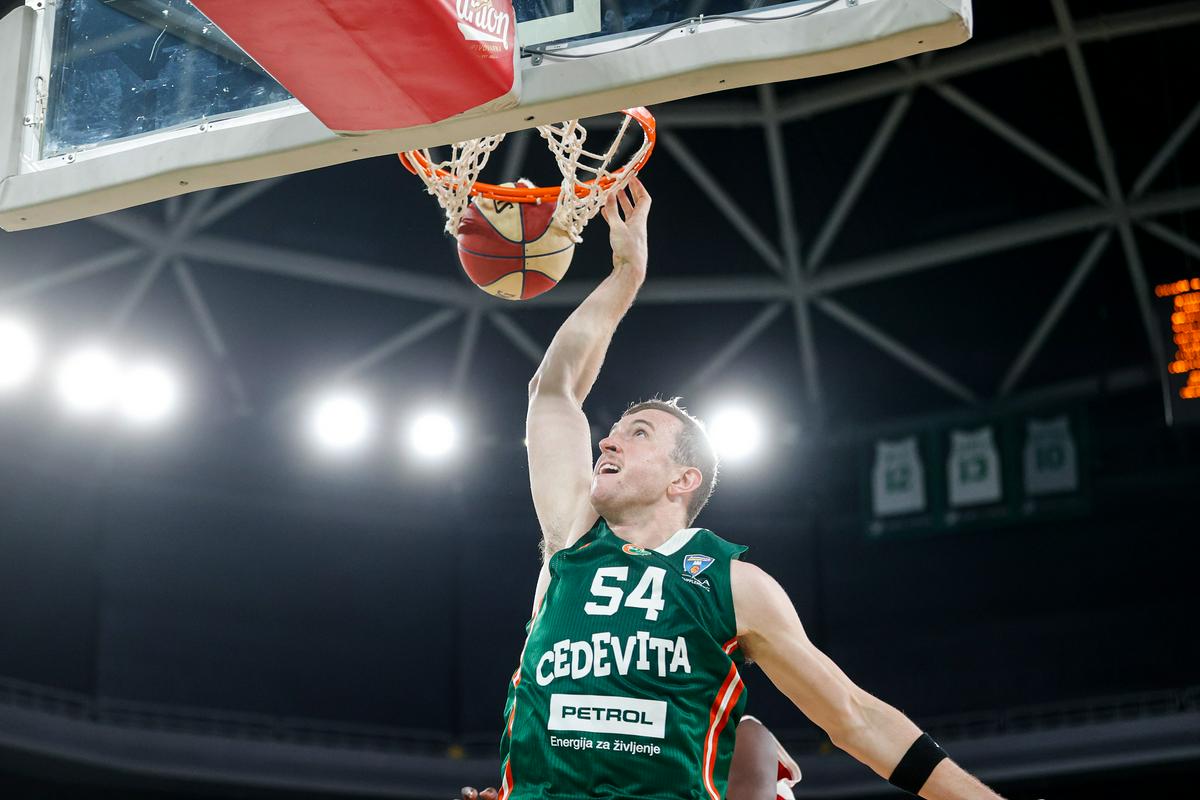 Za svojo predstavo center Cedevite Olimpije prejel stoječe ovacije Tedeschija