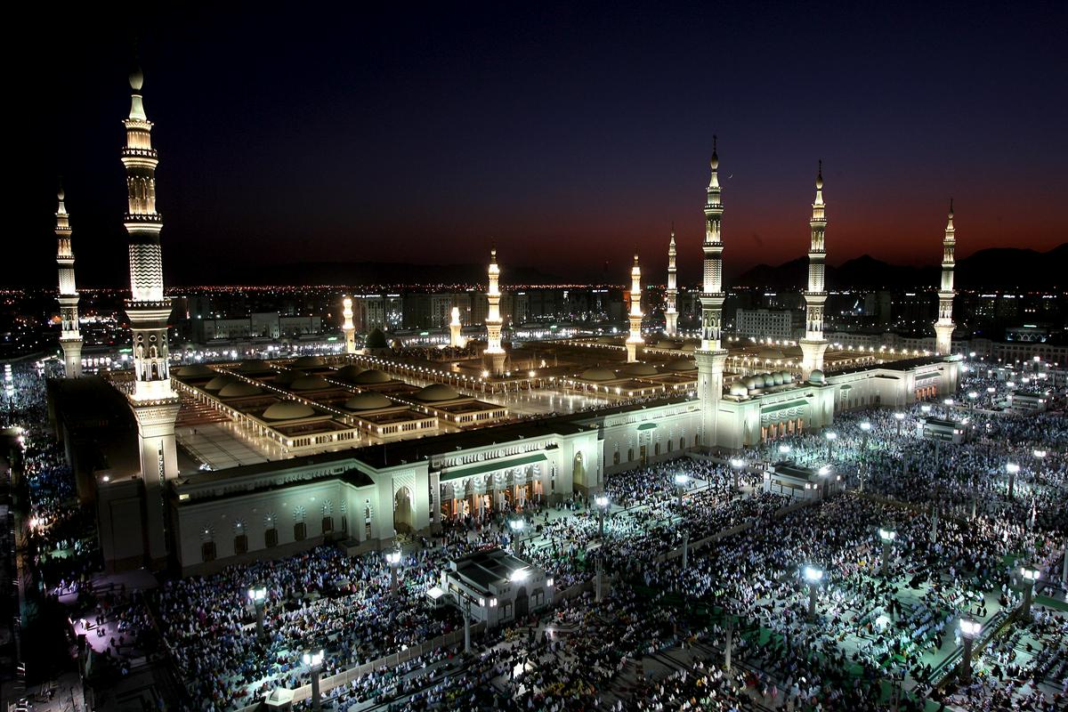 V nesreči avtobusa v Savdski Arabiji umrlo 45 romarjev