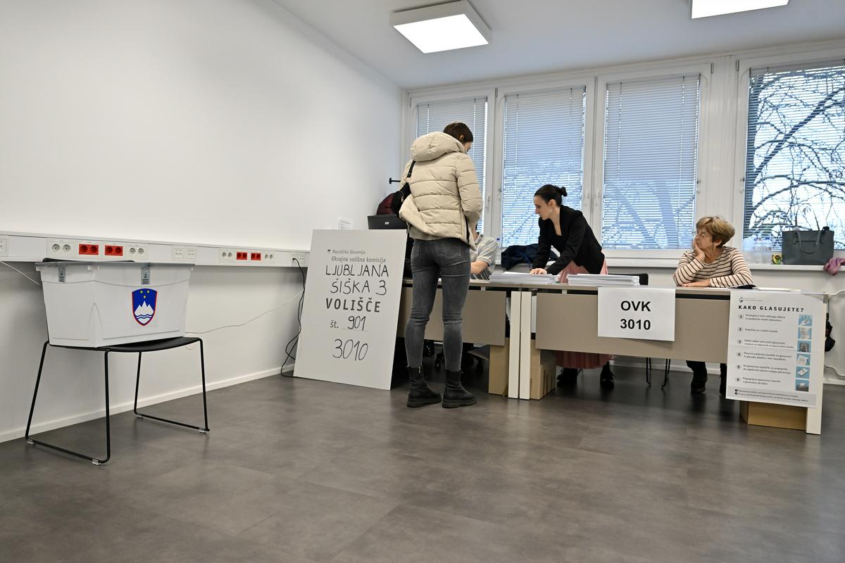 Zadnji dan za prijavo nedeljskega referendumskega glasovnja na voliščih omnia ali na domu