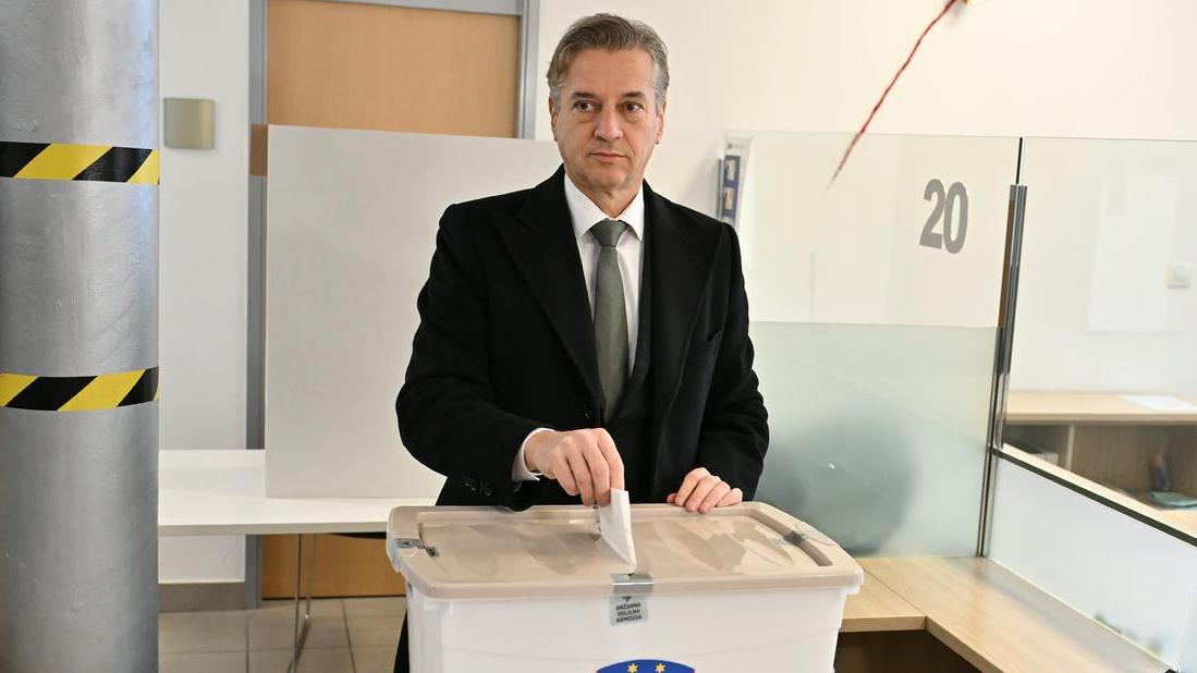 Premier Golob glas oddal predčasno in pozval k podpori zakonu o prostovoljnem končanju življenja