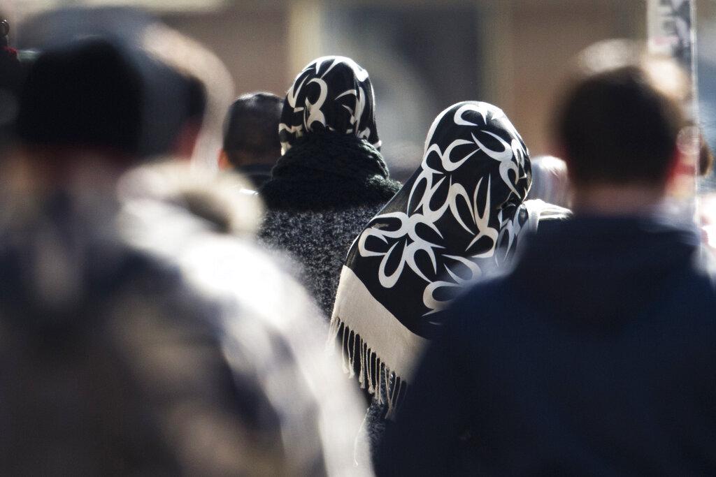 Avstrija uvaja prepoved nošenja naglavnih rut v šolah za deklice do 14. leta