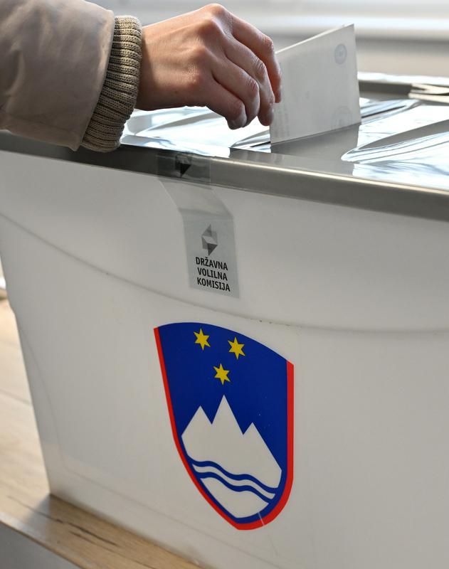 Referendum o pomoči prostovoljnem končanju življenju: volišča so odprta