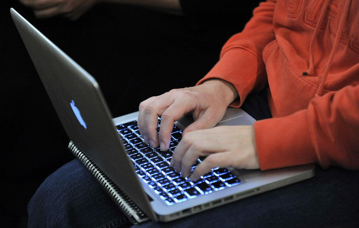 Razpis za nacionalno platformo za umetno inteligenco deli mnenja v stroki