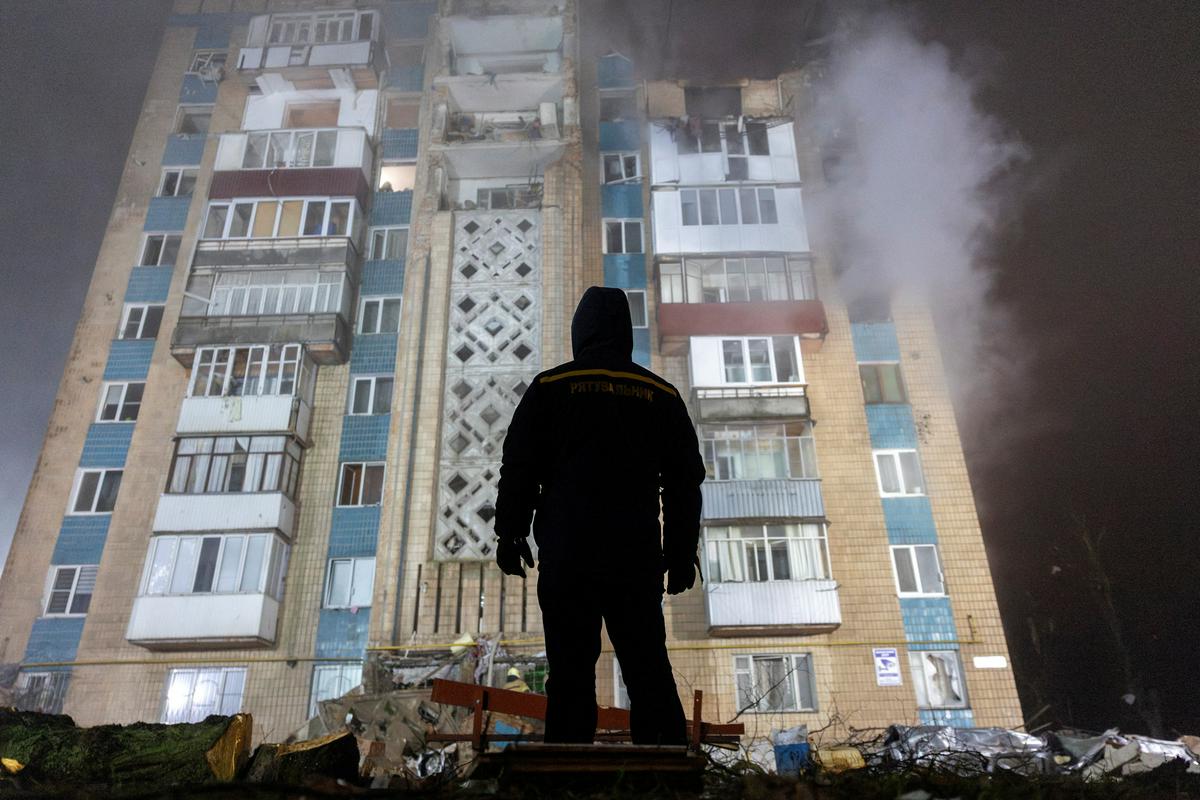 Zelenski vztraja pri dostojanstvenem miru, ruska vojska naj bi zavzela Kupjansk