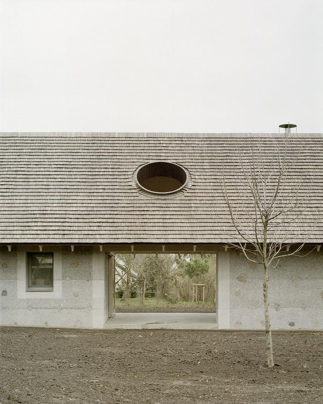 Nagrade Piranesi: Hiša in čebelnjak, drobna arhitekturna poteza, ki ima družbeni učinek