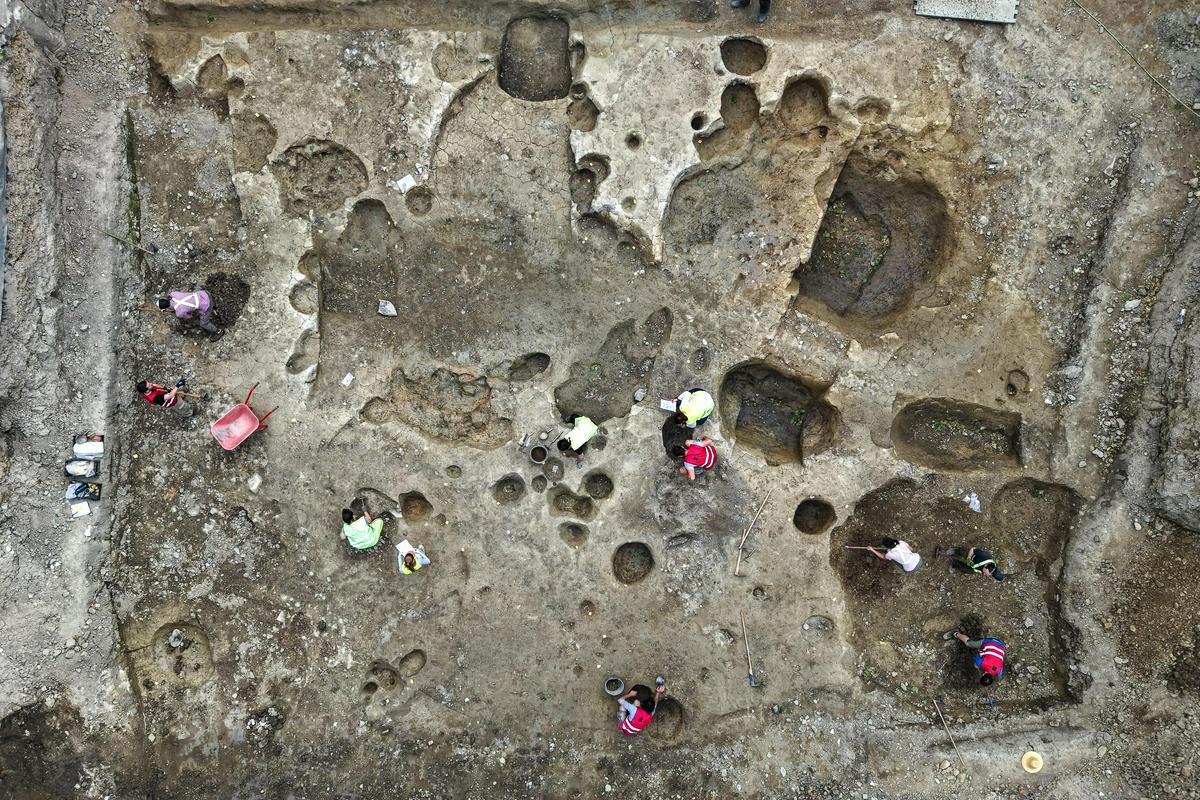 Usoda neznanca s Prul: razstava o nenavadnem grobu iz časa pred rimsko Emono