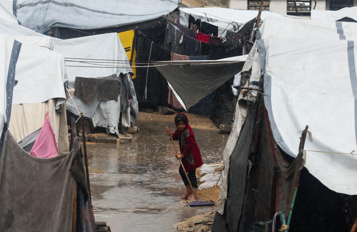 Poplave zalile šotore v begunskih taboriščih v Gazi