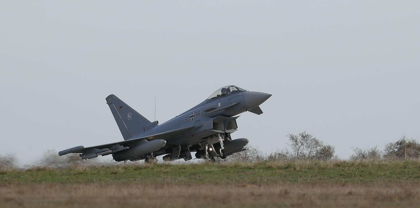 V Romuniji zaradi brezpilotnih letalnikov vzletela Natova letala