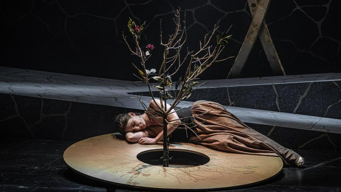 V Mariboru uprizorili opero Razcvet Vita Žuraja, ki raziskuje teme minljivosti in želje po večni mladosti