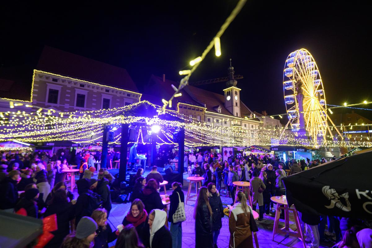 Maribor in Ljubljana vstopata v praznični čas s prižigom luči