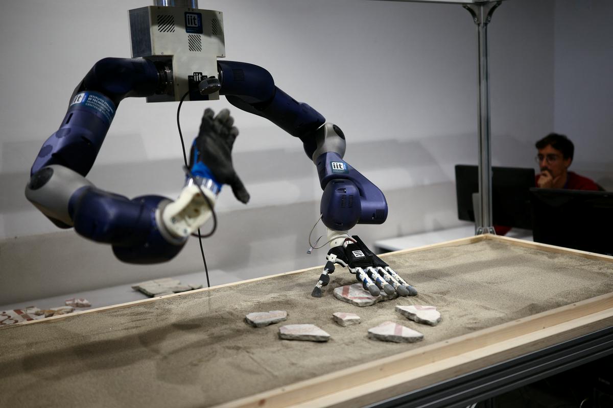 Robotska pomoč pri sestavljanju razpadlih fresk za manj zamudno in frustrirajoče restavriranje