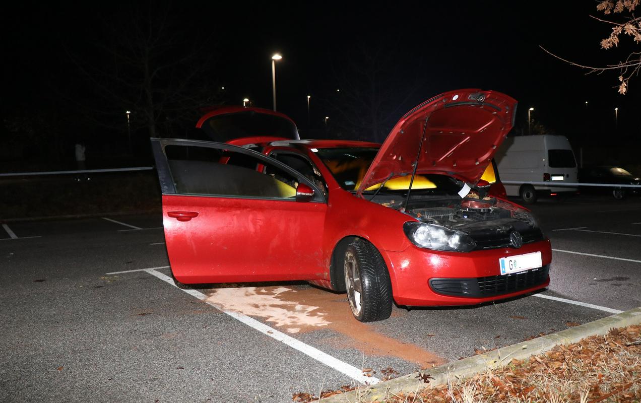 Osumljenega za izginotje Avstrijke predali Avstriji. Policija prosi za informacije o rdečem golfu.