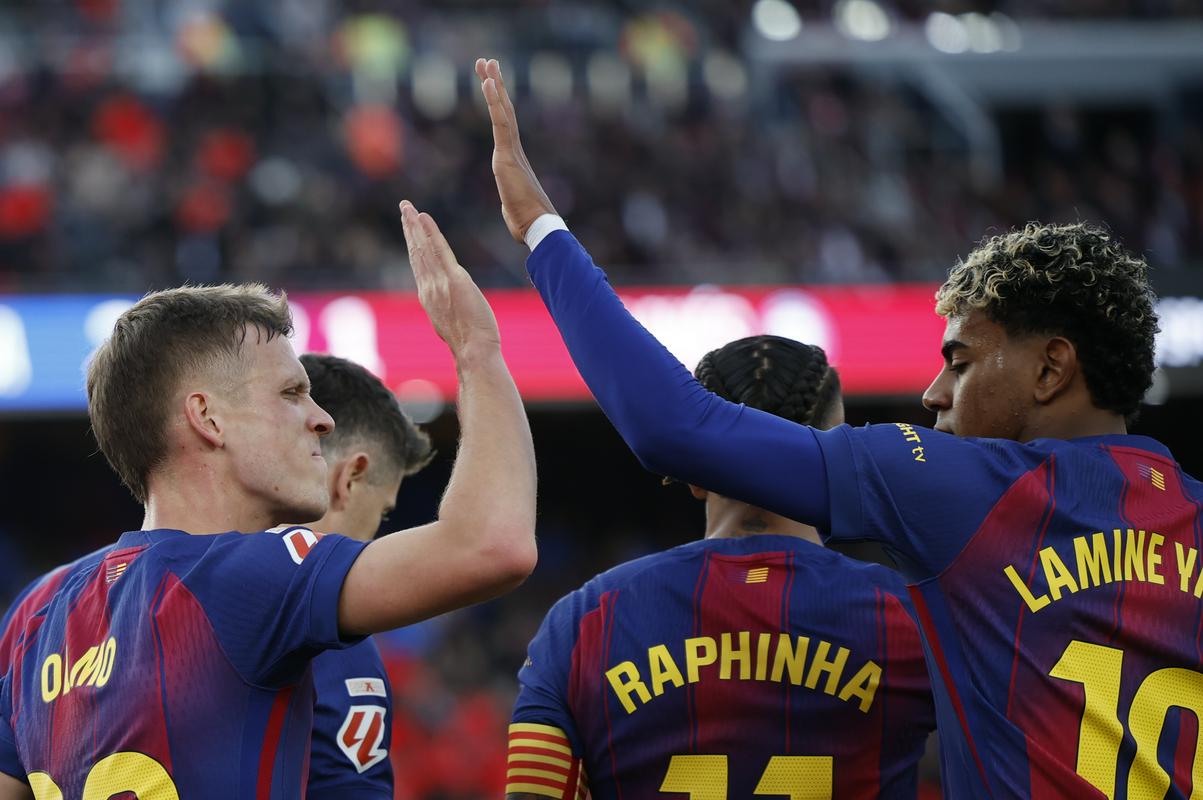 Barca se je po zaušnici Chelseaja pobrala z zmago nad Alavesom