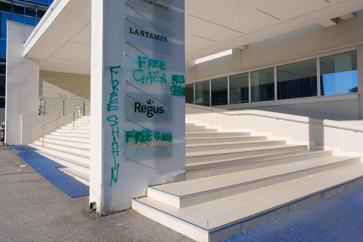 V Torinu protestniki vdrli v prostore La Stampe. Časniku očitajo islamofobijo in podporo Izraelu.